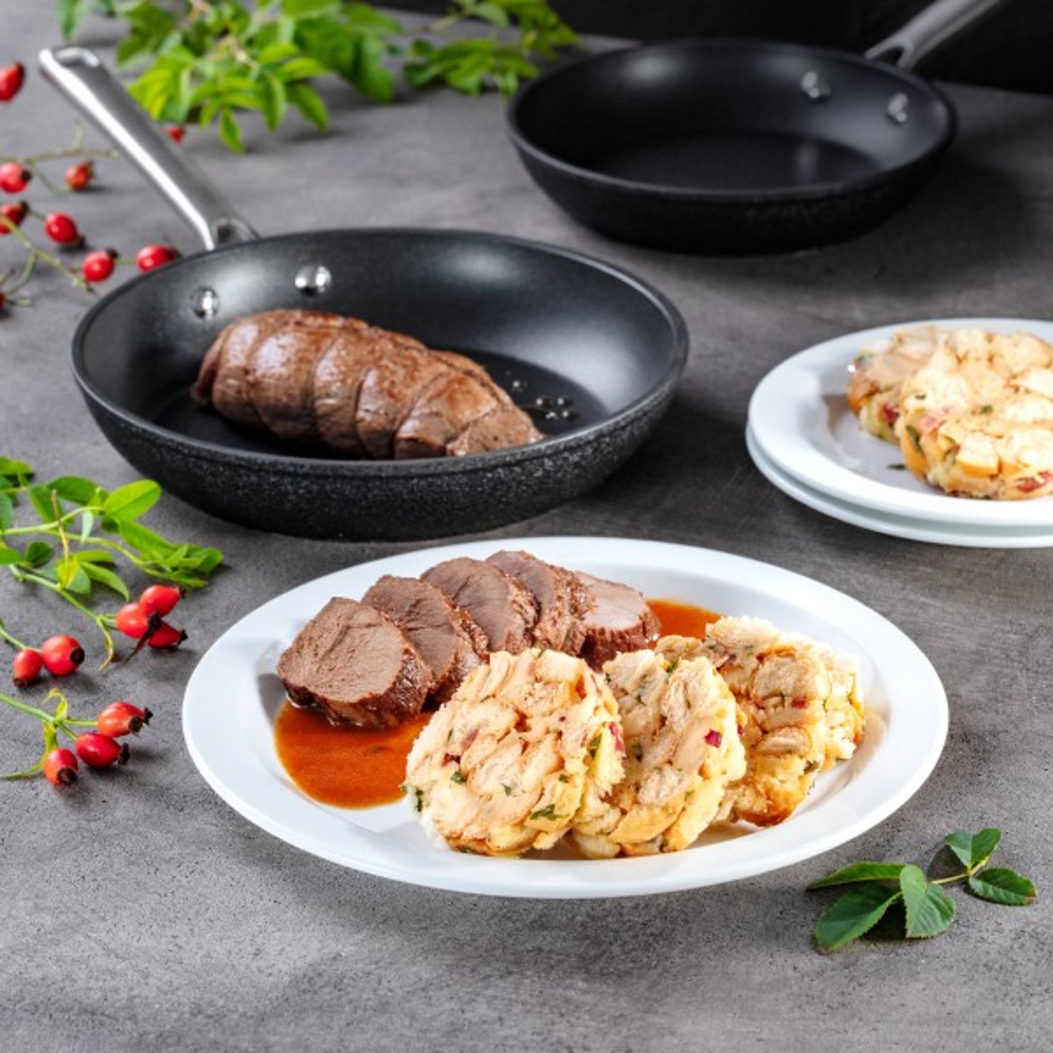 Damhirsch-Schulter mit Hagebutten-Sauce