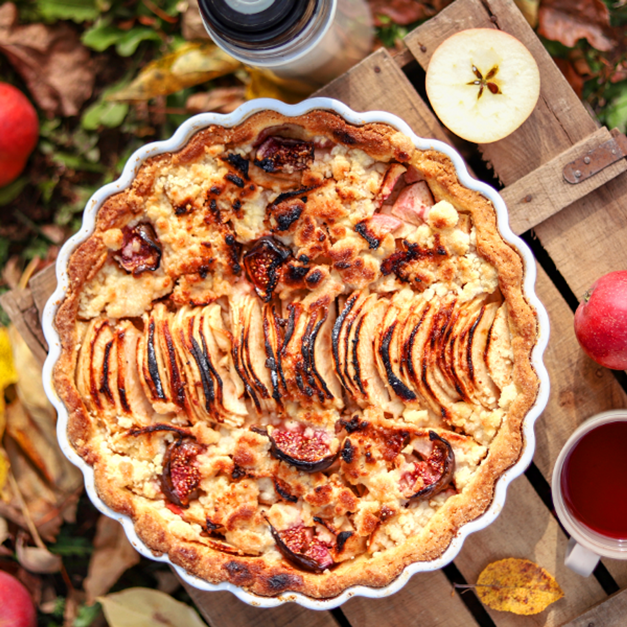 Herbstkuchen mit Äpfeln und Feigen