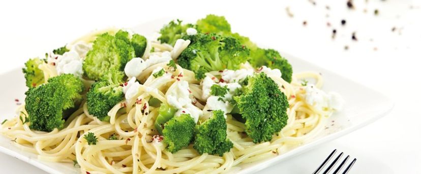 Špagety s brokolicí a cottage sýrem