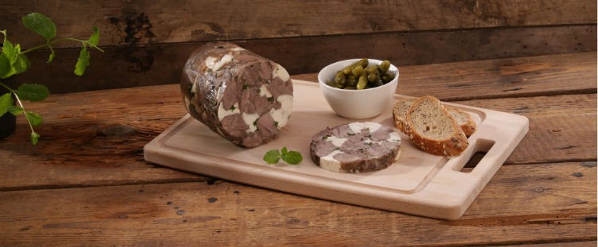 Domácí šunka, ale i srnčí terina. Pusťte se do vaření v šunkovaru!