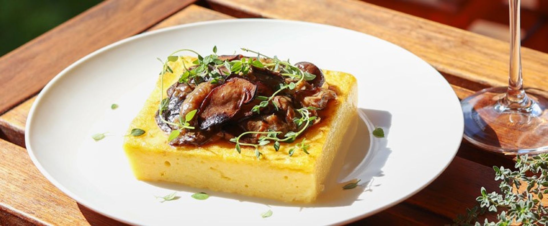Polenta s balzamikovými houbami
