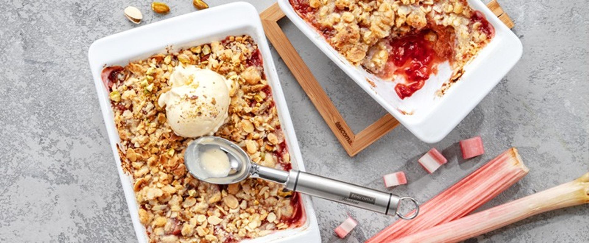 Crumble (morzsasüti) eperrel és rebarbarával
