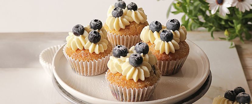Blueberry cupcakes with lemon curd