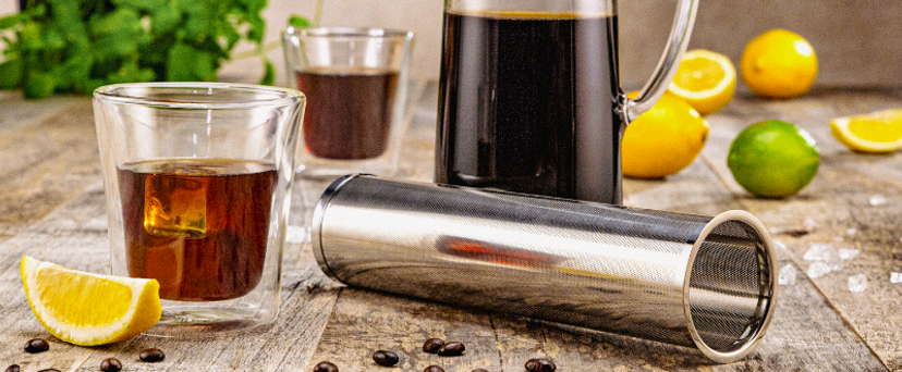 Abkühlung mit Kaffee, Eis oder einem Getränk