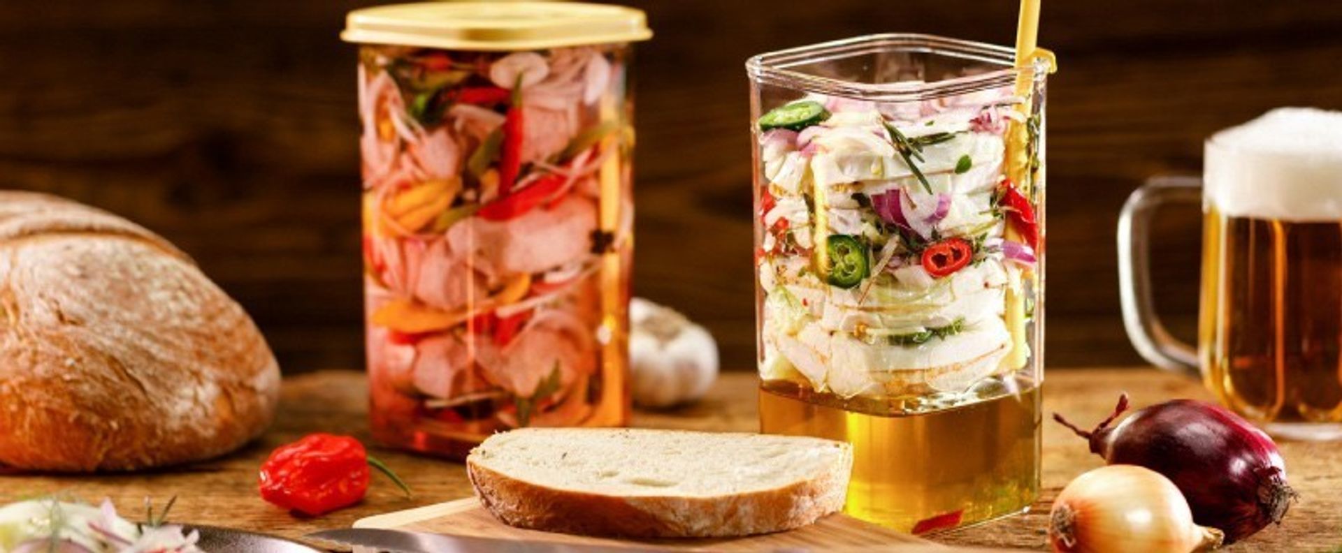 Eingelegter Camembert mit getrockneten Tomaten
