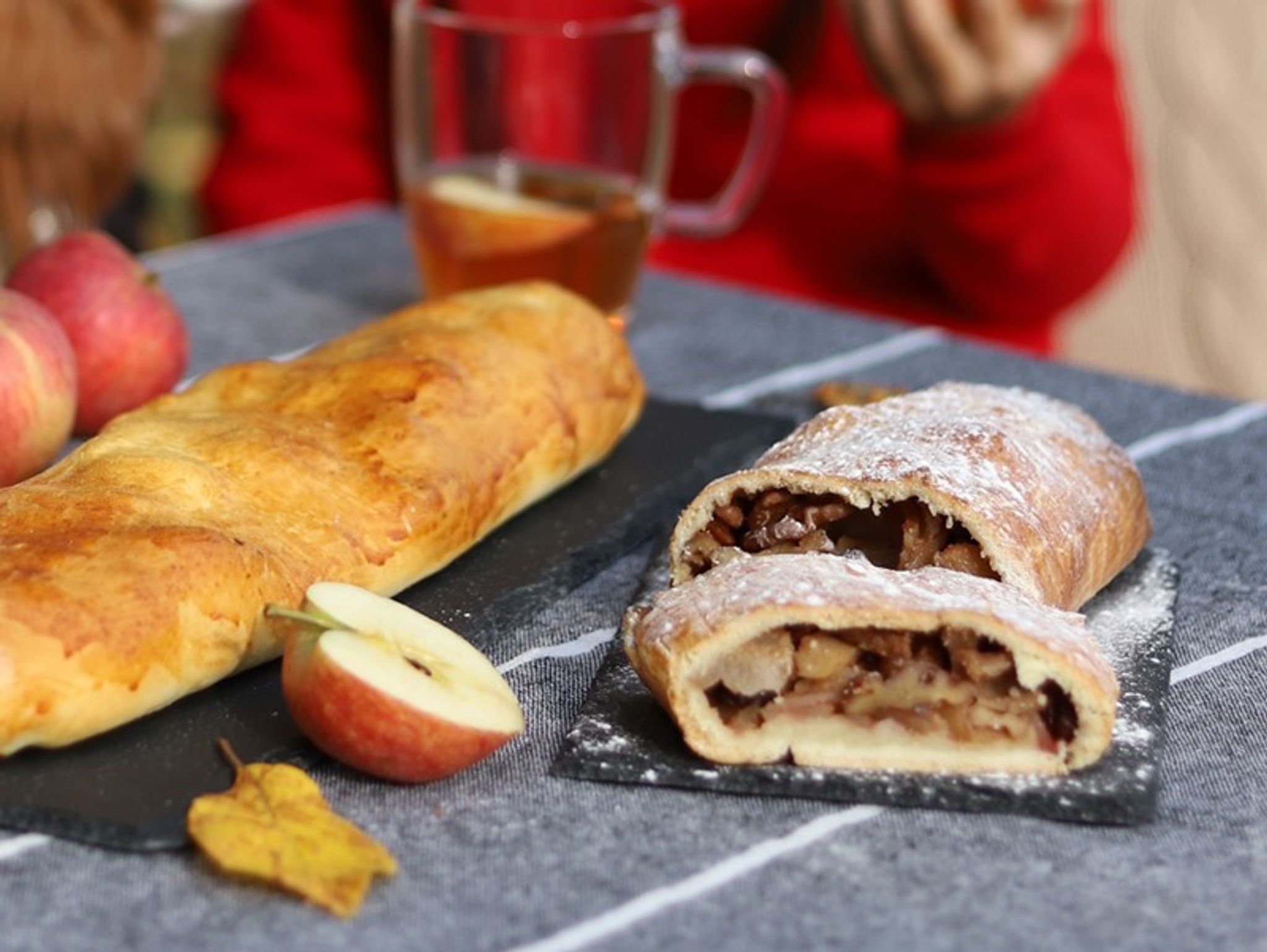 Apfelstrudel mit Karamellnüssen