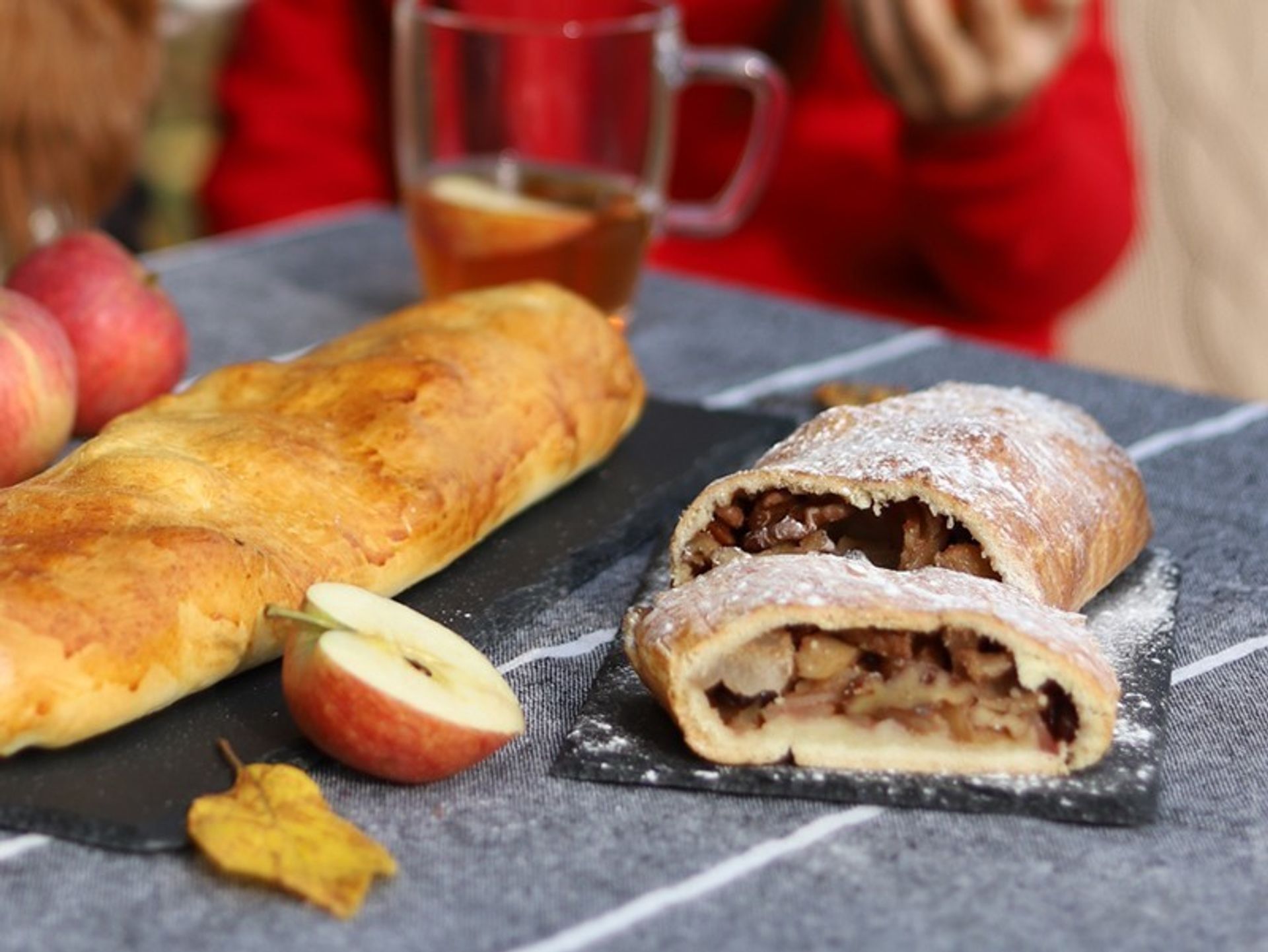 Apfelstrudel mit Karamellnüssen