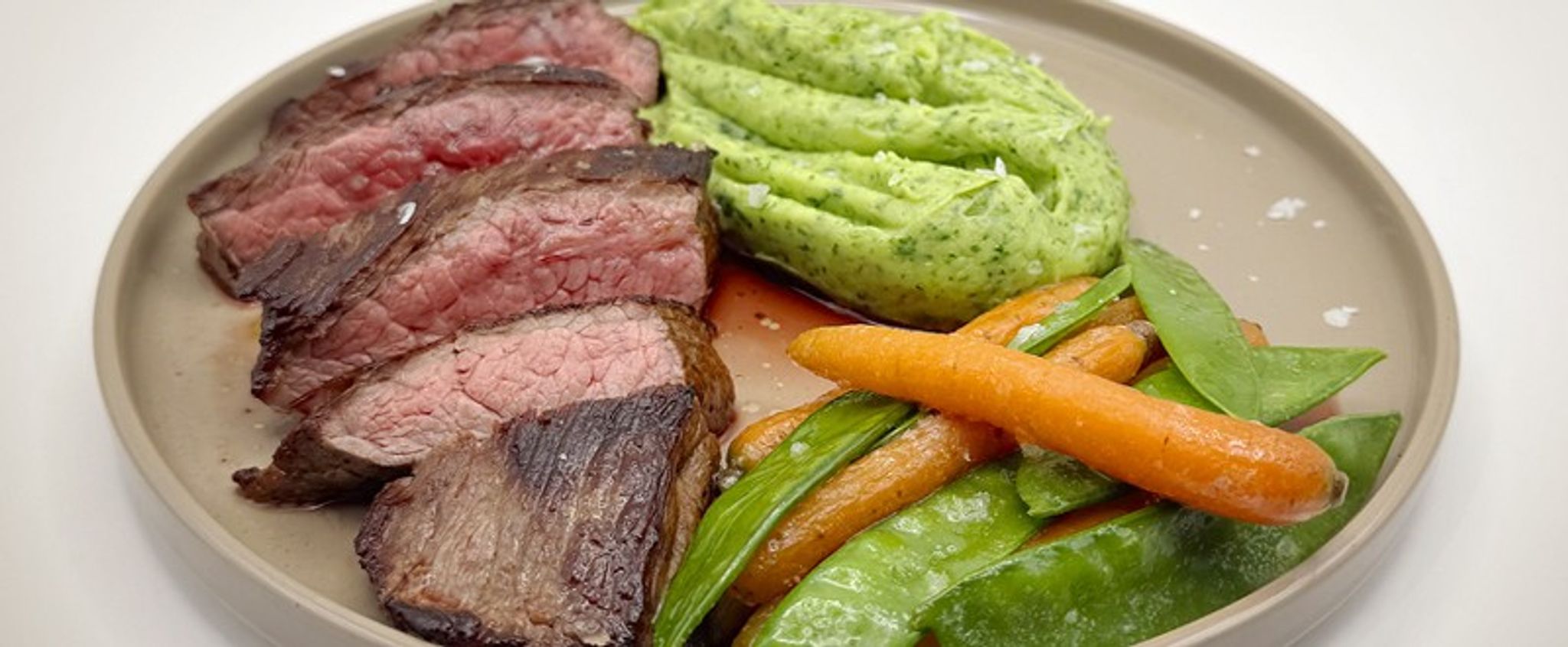 Bramborová kaše s pestem a flank steak