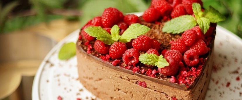 Nepečený čokoládový cheesecake s malinami
