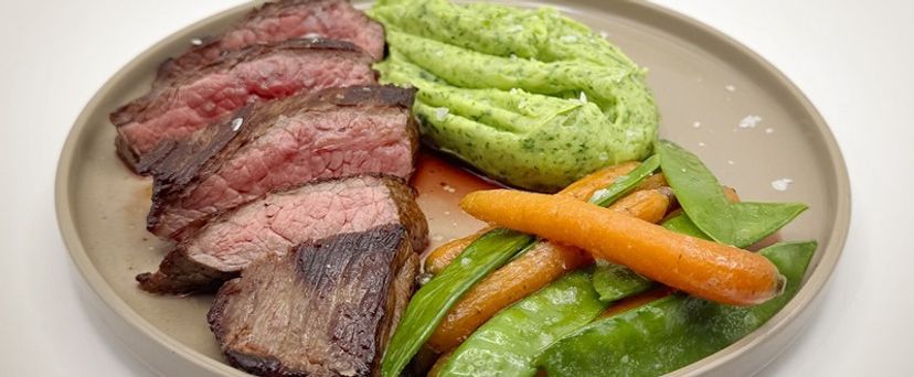 Burgonyapüré pestóval és flank steakkel