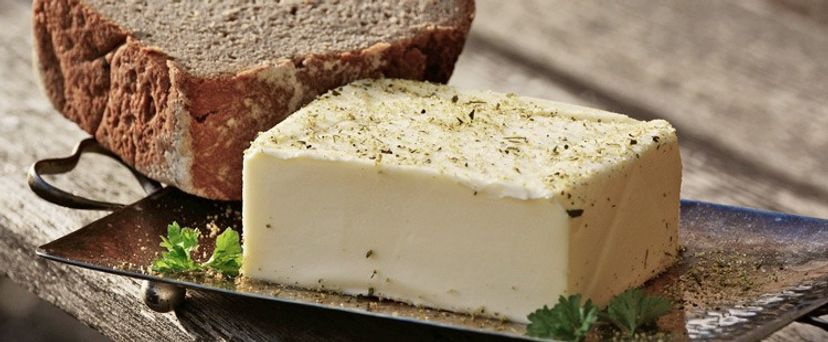 Jak przygotować domowe masło i jak je prawidłowo przechowywać