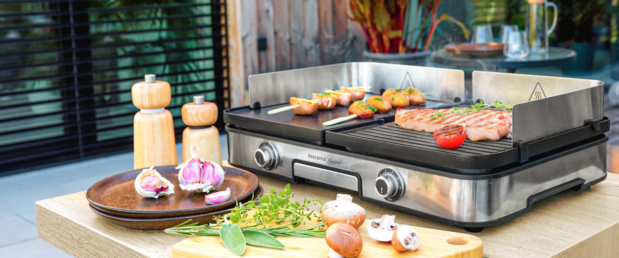Grillen Sie Fleisch und Gemüse in 2 Zonen gleichzeitig