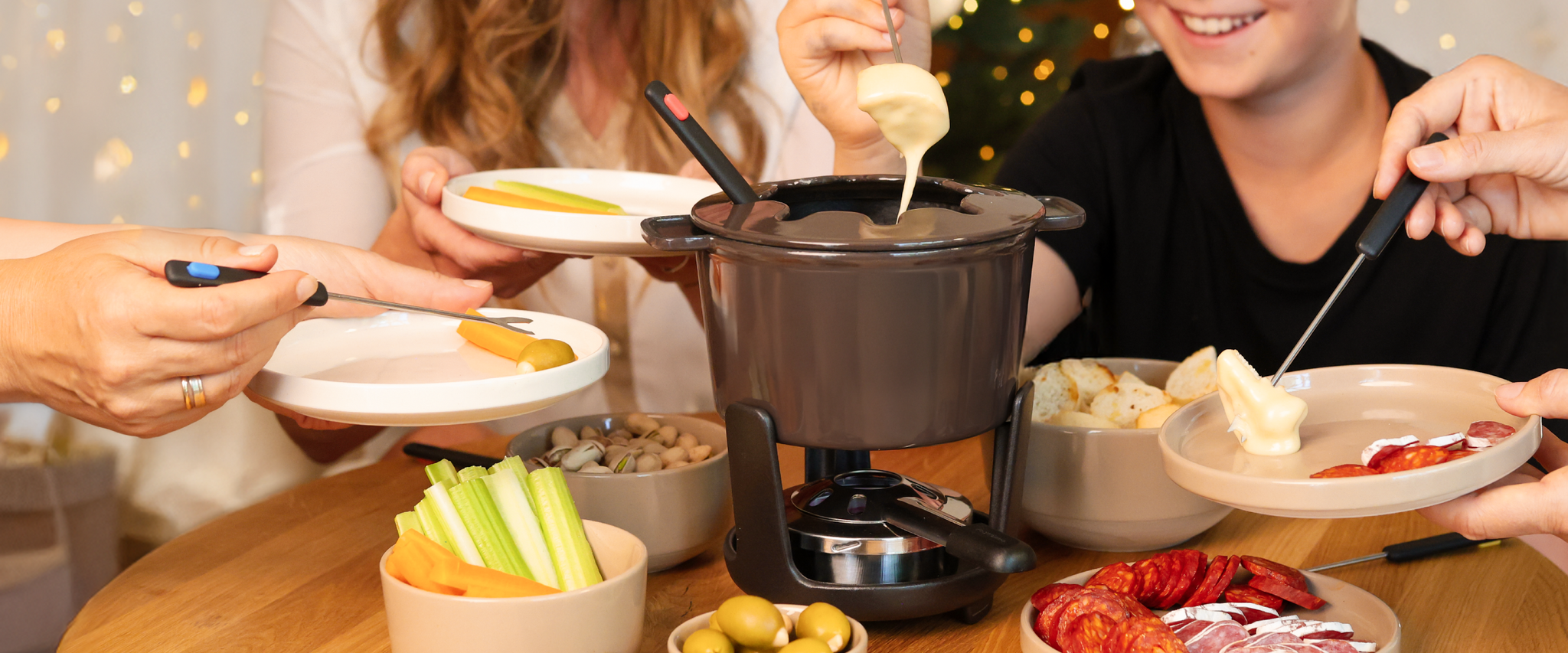 Traditionelles Schokoladen- und Käsefondue für gemeinsame Momente