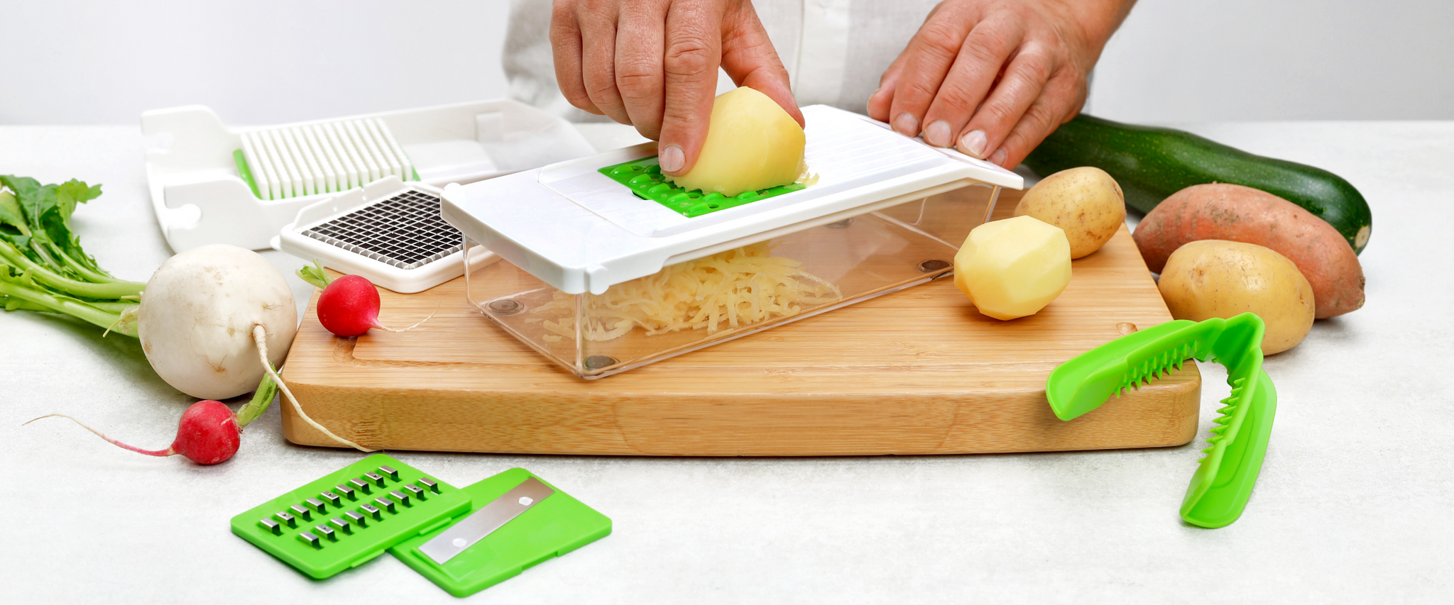 Struhadlo se zásobníkem, které pracuje na 8 způsobů