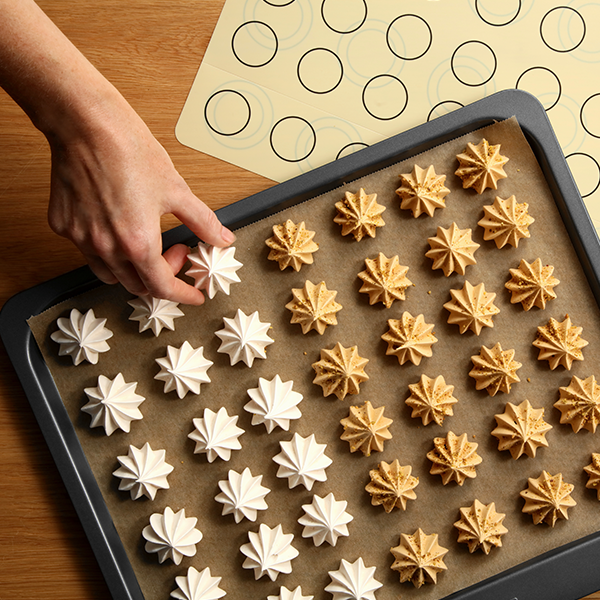 Baiser Plätzchen auf Backblech - bild