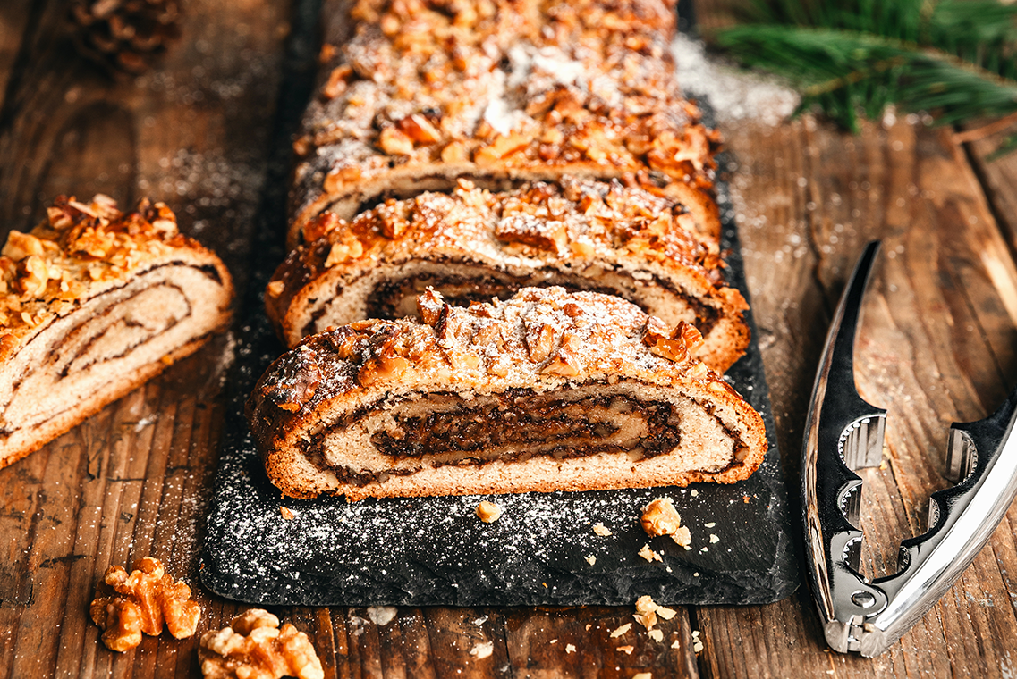 Sakrajda auf Schieferplatte serviert - bild