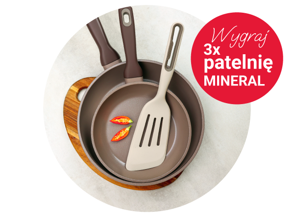 Zdjęcie przedstawia widok z góry na dwie brązowe patelnie z nieprzywierającą ceramiczną powłoką włożone jedna w drugą. W nich leży łopatka w jasnym odcieniu beżu. Obok widnieje biały napis w czerwonym kole: "Wygraj 3 razy patelnię MINERAL".