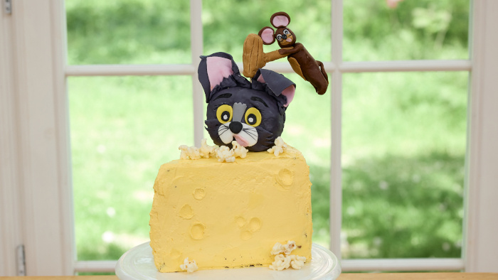 Torta s modelovanou figúrkou - obrázok 1